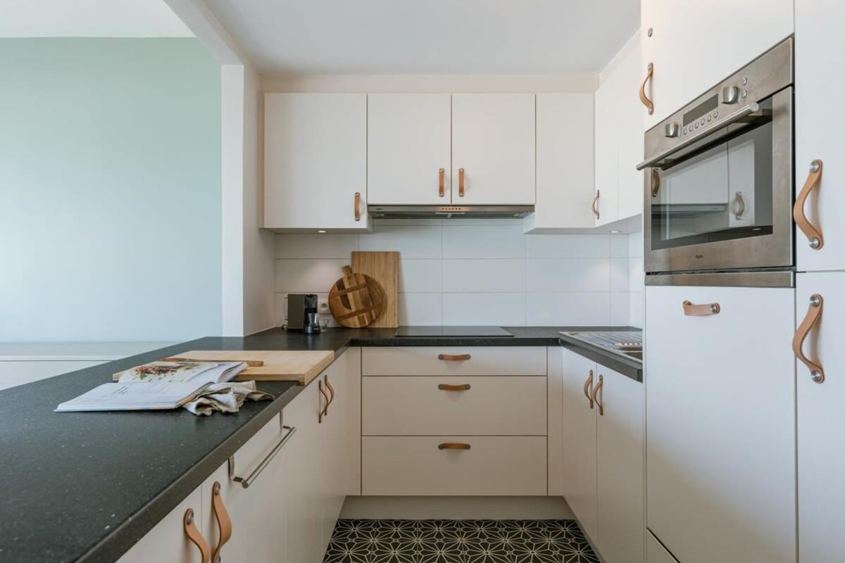 Huswell - Bright Seaview Apartment In Oostende Exterior photo